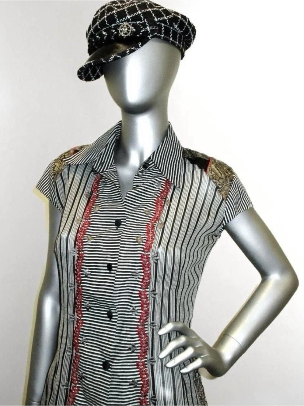 Sportmax striped shortsleeve button-up top embroidered detailing size 6/8USA 40F